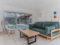 Macadamia Ocean Escape