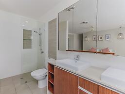 Macadamia Ocean Escape