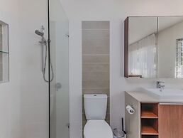 Macadamia Ocean Escape