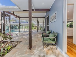 Macadamia Ocean Escape