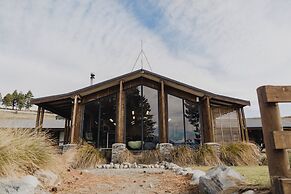 Lakes Edge Lodge