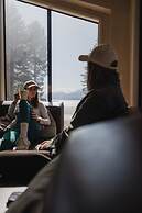 Lakes Edge Lodge