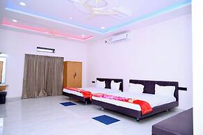 Laxminarayan Hotel