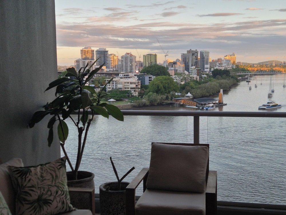 Tropical City Escape