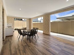 Spacious 4 bed Home With Open Plan Living