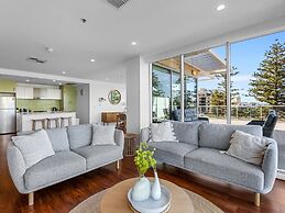 Stylish 2-bed With Terrace, 3-min Walk to Beach