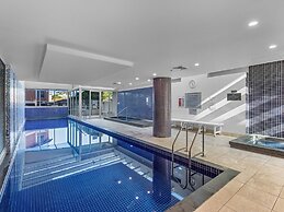 Stylish 2-bed With Terrace, 3-min Walk to Beach