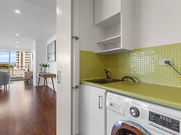 Stylish 2-bed With Terrace, 3-min Walk to Beach