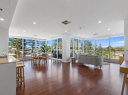 Stylish 2-bed With Terrace, 3-min Walk to Beach