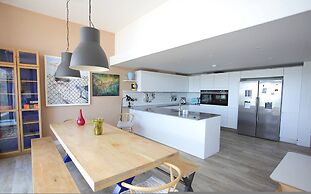 Beachfront Penthouse 4 Bedroom in Hythe
