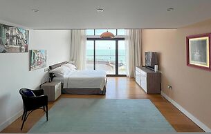 Beachfront Penthouse 4 Bedroom in Hythe