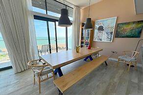 Beachfront Penthouse 4 Bedroom in Hythe