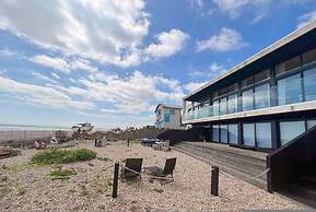 Beachfront Penthouse 4 Bedroom in Hythe
