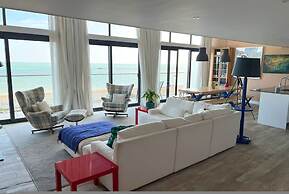 Beachfront Penthouse 4 Bedroom in Hythe