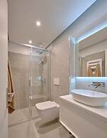 By Saint-sulpice Newly Refurbished 4 BR Apartment