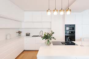 By Saint-sulpice Newly Refurbished 4 BR Apartment