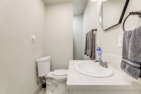 Cozy & Convenient Condo in Compton, Pets Welcome!