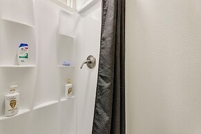 Cozy & Convenient Condo in Compton, Pets Welcome!