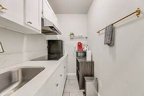 Cozy & Convenient Condo in Compton, Pets Welcome!