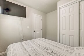 Cozy & Convenient Condo in Compton, Pets Welcome!