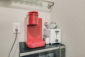Cozy & Convenient Condo in Compton, Pets Welcome!