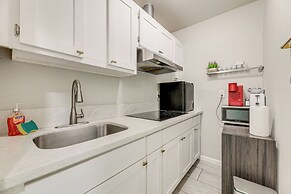 Cozy & Convenient Condo in Compton, Pets Welcome!