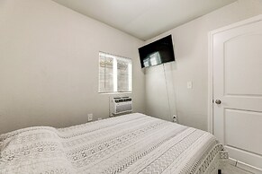Cozy & Convenient Condo in Compton, Pets Welcome!