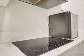 Cozy & Convenient Condo in Compton, Pets Welcome!