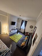 Russell Square Apartment