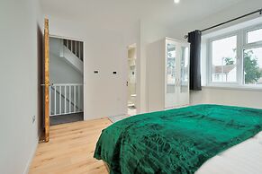 Stylish Dagenham Flat Easy Central London Access