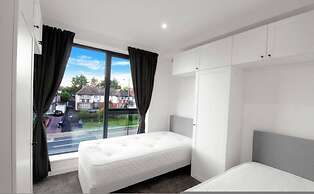 Modern Penthouse in Wembley