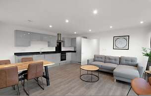 Modern Penthouse in Wembley