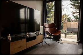 3-bed 2-bath Wembley Apartment With Free Parking
