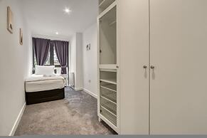 3-bed 2-bath Wembley Apartment With Free Parking