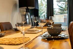 3-bed 2-bath Wembley Apartment With Free Parking