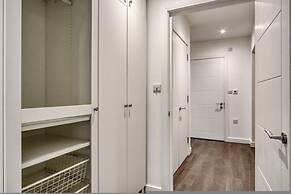 3-bed 2-bath Wembley Apartment With Free Parking