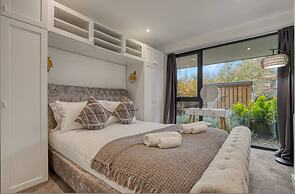 3-bed 2-bath Wembley Apartment With Free Parking