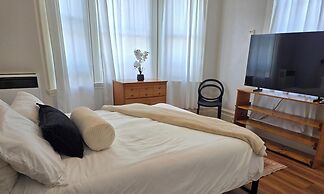GORGEOUS 3 BEDROOM IN DOWNTOWN