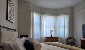 GORGEOUS 3 BEDROOM IN DOWNTOWN