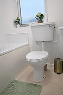 2 Bed Home - Parking for 2, Wifi & Garden