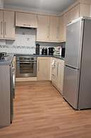 2 Bed Home - Parking for 2, Wifi & Garden