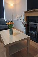 2 Bed Home - Parking, Wifi, Smart Tv