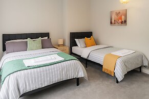 2 Bed Home - Parking, Wifi, Smart Tv