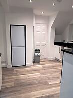 2 Bed Home - Parking, Private Garden, Wifi