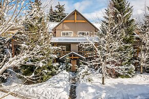 Glacier's Reach by Whistler Premier