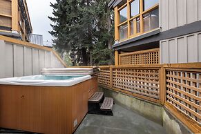 Glacier's Reach by Whistler Premier