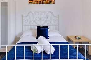 Modern Coventry Stay Sleeps 6