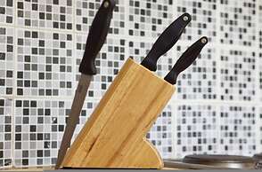Modern Coventry Stay Sleeps 6