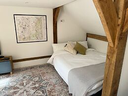 Beautiful Detached Barn in the Chiltern Hills