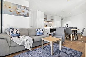 Harbour View Apartment With Pool & Gym